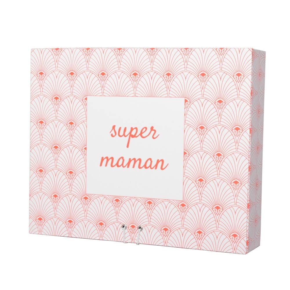Scatola per la mamma con regali morbidi e divertenti per futura e giovane mamma: sacchetto, portachiavi, tappo, token decisionale, bavaglino, pannolino, 6 buoni per carta, carta.