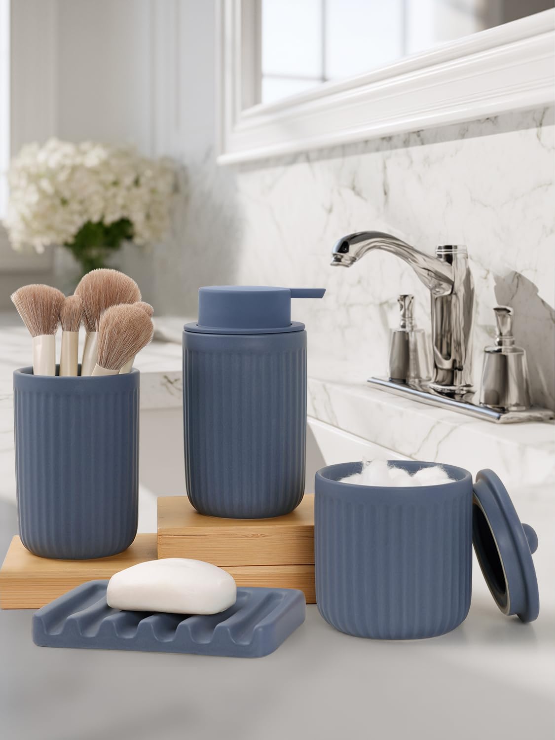 Set de baño azul, 4 piezas de accesorios de baño de cerámica, dispensador de jabón de 350 ml, vaso para cepillos de dientes, jabonera y recipiente para bastoncillos de algodón, set