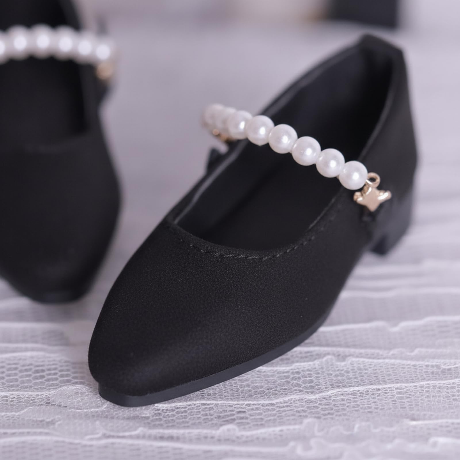 Puppenschuhe mit Perlenriemen