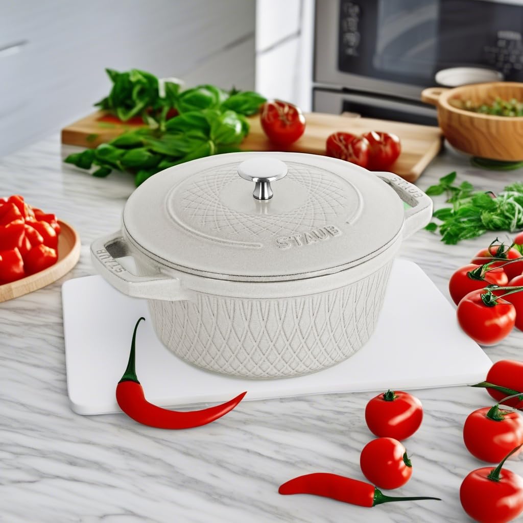 Amazon.com: Staub Twist Cocotte Z1023-187 Round Campagne 7.9