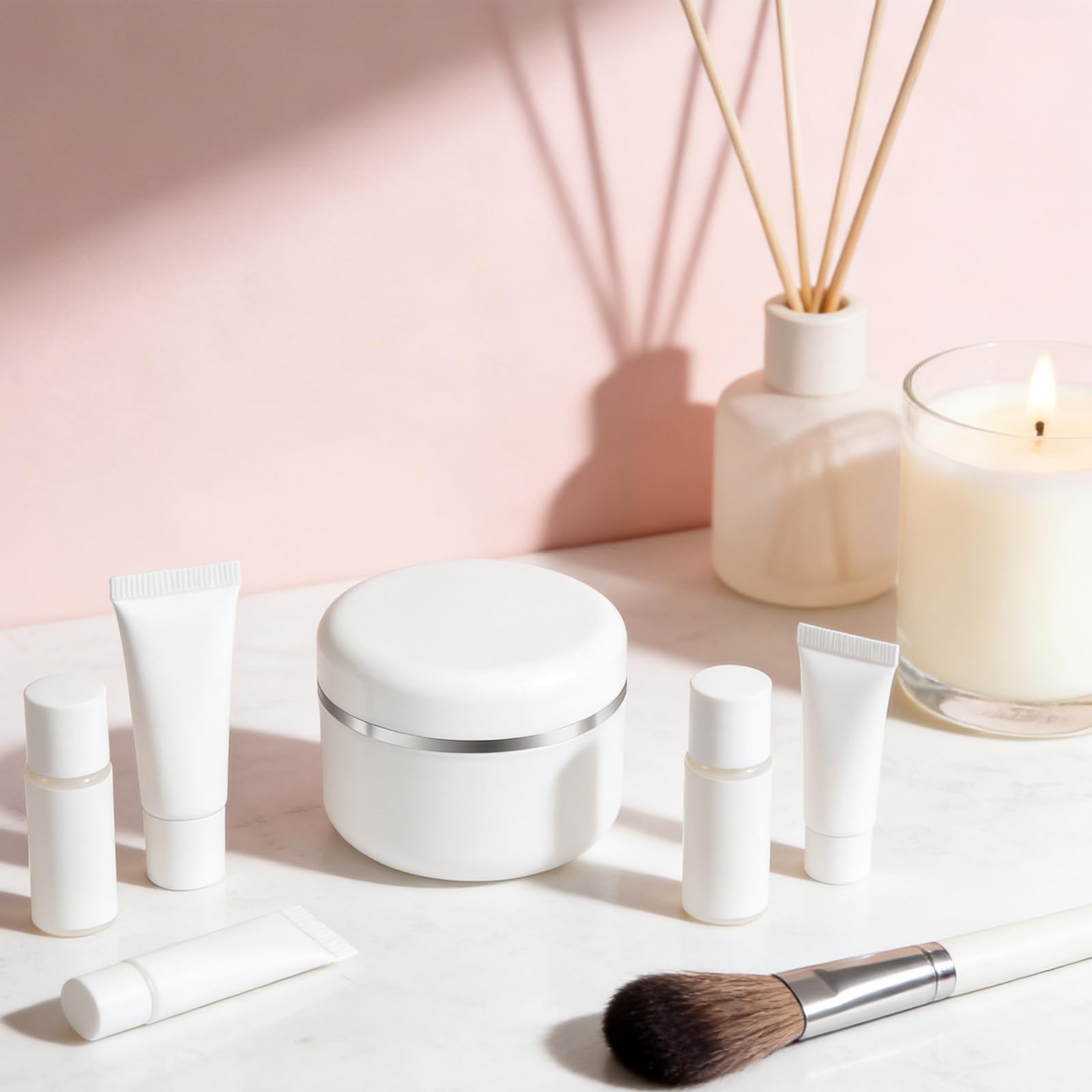 50 barattoli per campioni di cosmetici, 50 g, in plastica, ricaricabili, vuoti, con coperchi a cupola argentati, per articoli da toeletta, trucco, creme di bellezza
