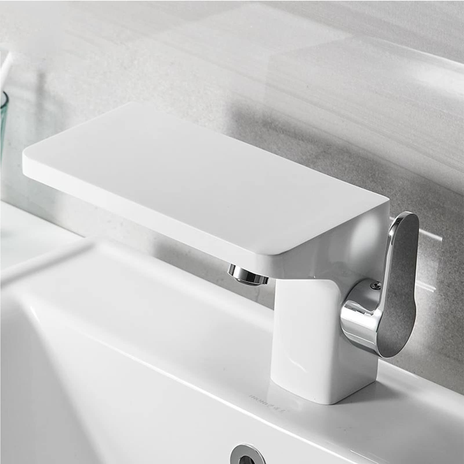 Robinet de lavabo économiseur d'espace en porcelaine blanche et carbone