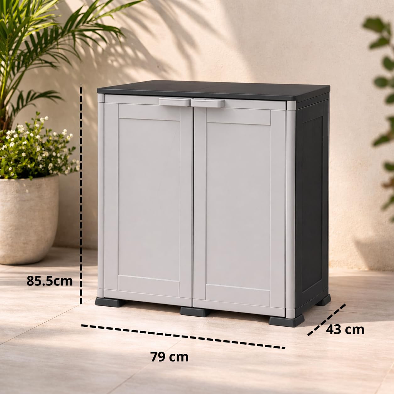 Armadio Basso in Plastica da Esterno 79x43x85,5 cm, con 2 Ripiani – Mobile Contenitore Compatto Salvaspazio per Balcone, Terrazza e Organizzazione Casa (Grigio/Nero)