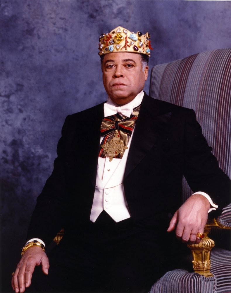 The Poster Corp James Jones Pose with Crown Photo Print (60,96 x 76,20 cm)