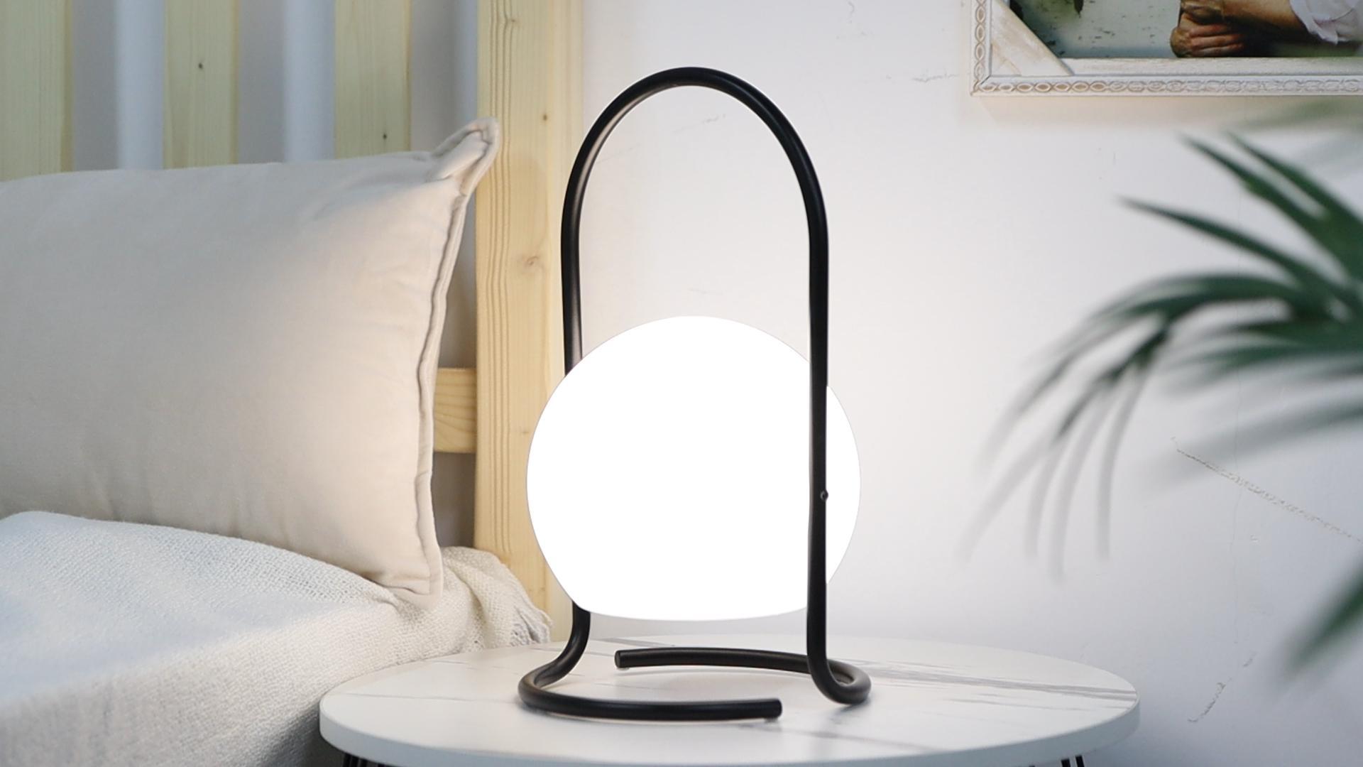 TRIROCKS Draagbare Draadloze Tafel Lamp Krachtige Batterij, Oplaadbare 3-Modus Verlichting voor Kamperen en Slaapkamer (Zwart