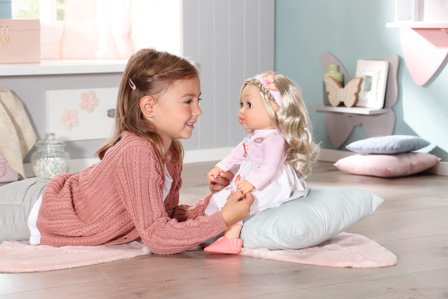 Baby Annabell Sophia – 43 cm miękka lalka z włosami do stylizacji – odpowiednia dla dzieci w wieku od 2 lat, idealna lalka dla małych dzieci i młodszych dzieci – zawiera lalkę, szczotkę do włosów i strój, 706572