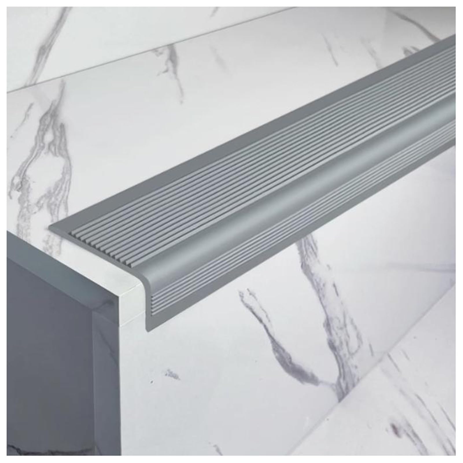 Protector de goma autoadhesivo antideslizante para escaleras interiores y exteriores, tiras antideslizantes para peldaños y esquinas, color gris, 1 m