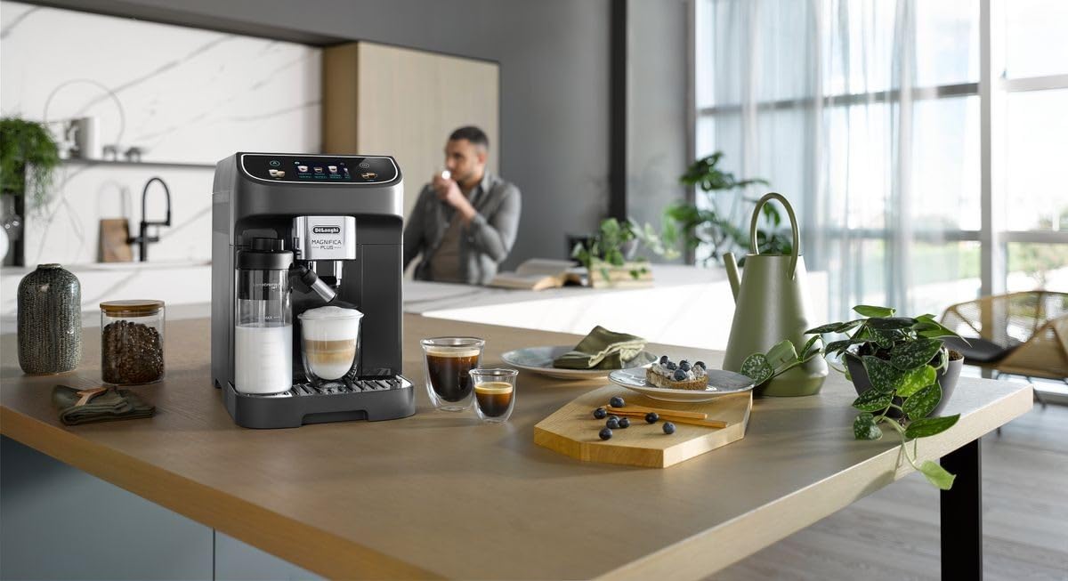 De'Longhi Magnifica Plus ECAM320.61.G, Macchina Caffè Automatica, Sistema LatteCrema Hot per Cappuccino Automatico, 4 Ricette, Display Colorato Soft Touch, Funzione Extra Shot, Funzione x2, Grigio