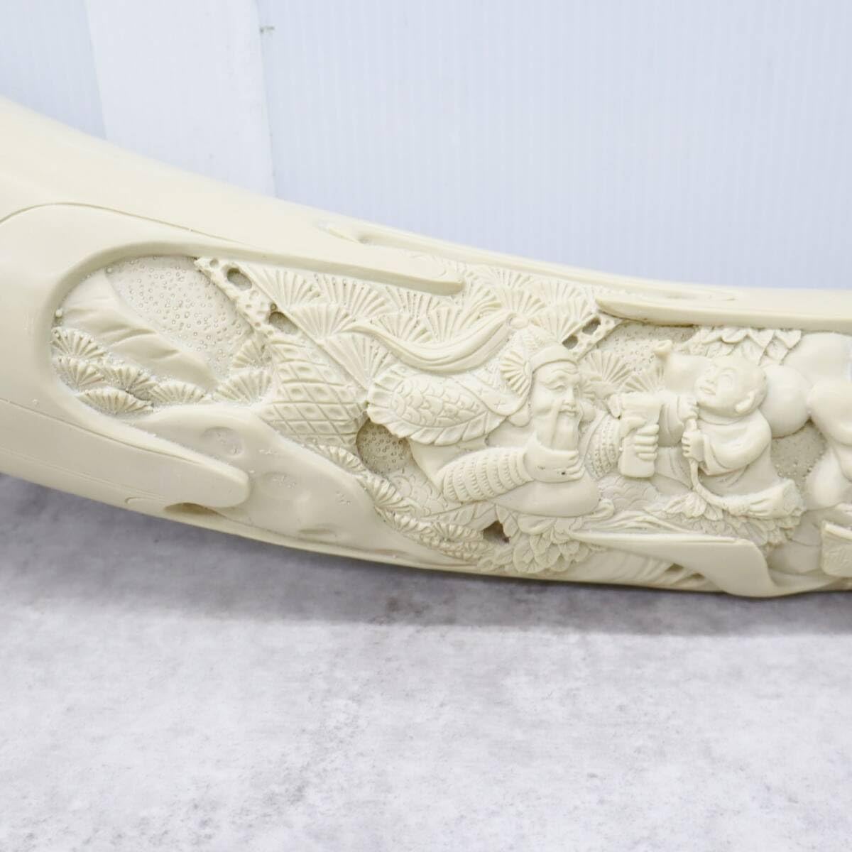 象牙一本風置物 尾崎谷斎 在銘 ※象牙風 樹脂製 彫刻 双龍 ドラゴン