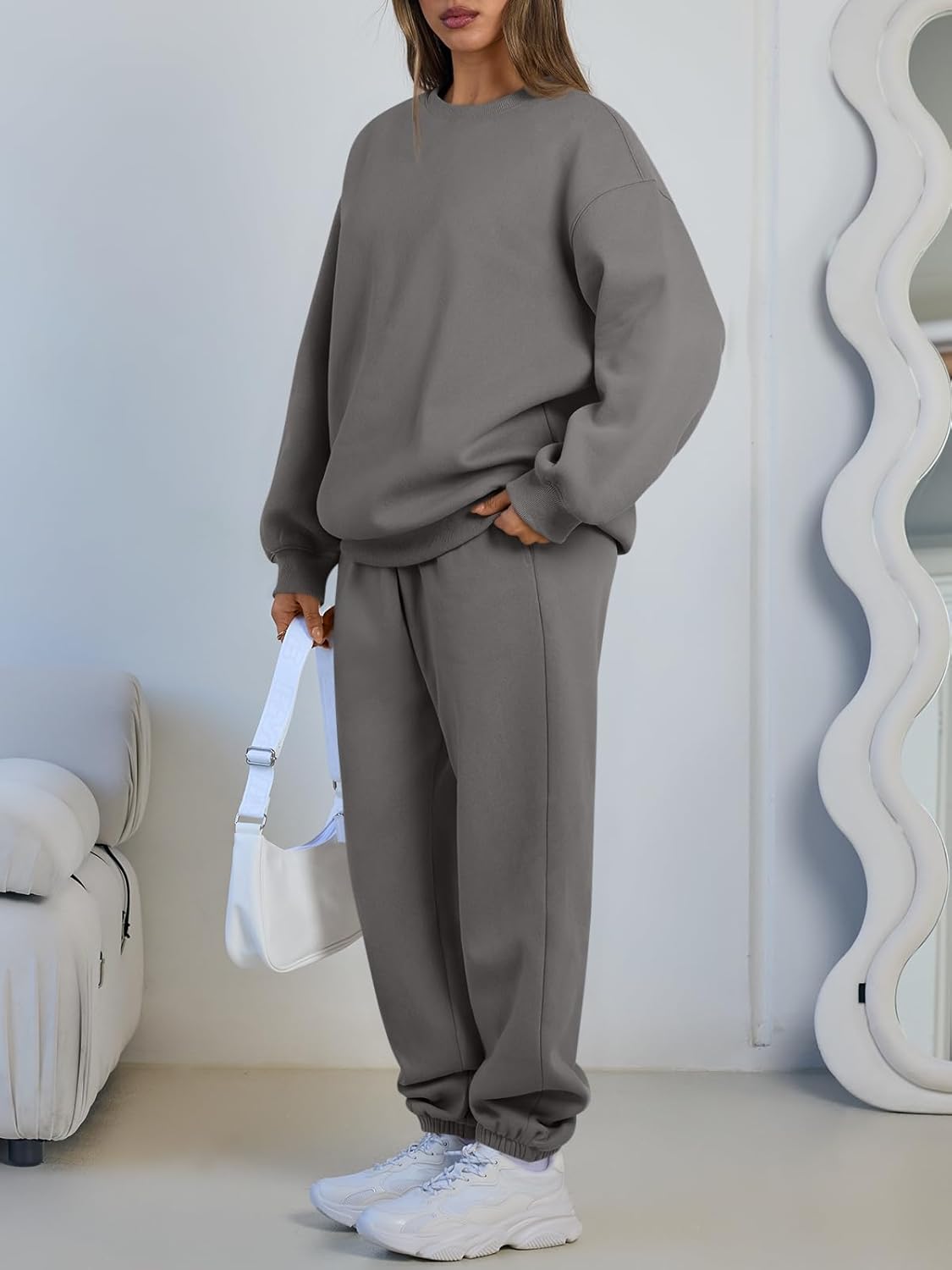 Trendy Queen Sweatsuits Women 2 Piece Outfits Two Piece Crewneck Sweatshirts Sets Lounge Fall Sweatpants 2026 Tracksuits