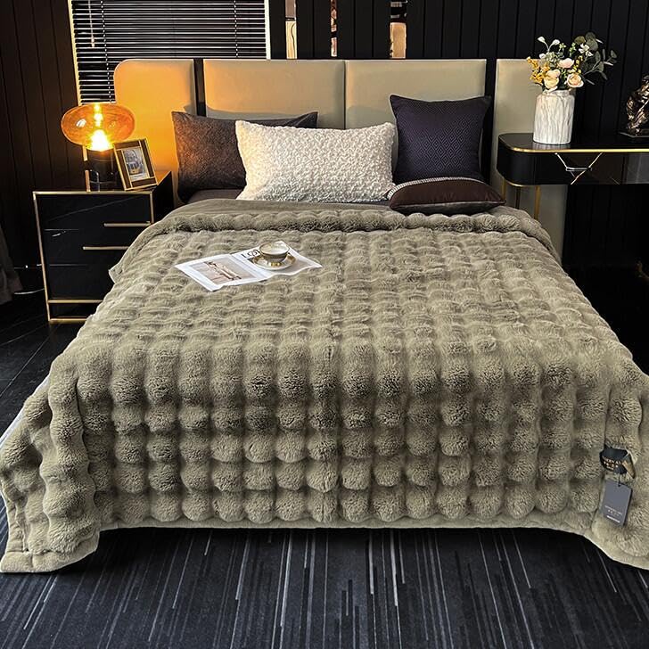 Luxury Plush Faux Fur Throw Blanket，Super Thick Long Fluff Fuzzy Blanket for Bed, for Sofa, Chair, Couch, Living Room, Bedroom and Home Decor,for Winter 200x230cm