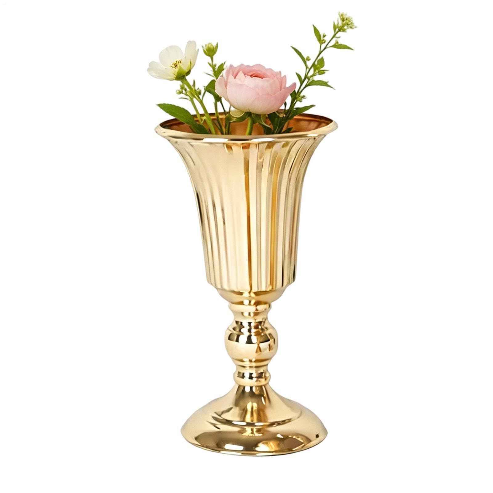 Vase métallique décoratif haut de 27,4 cm à la finition dorée prestige