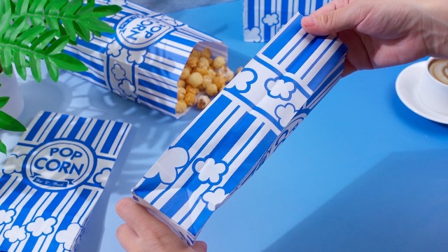 Image of Leinuosen 200 Pcs Paper Popcorn Bags Bulk 2 oz Large Flat Bottom Boxes Disposable Container Sleeve Movie Night Popcorn Bucket for Retro Movie Themed Party Carnival Supplies (Dark Blue)
