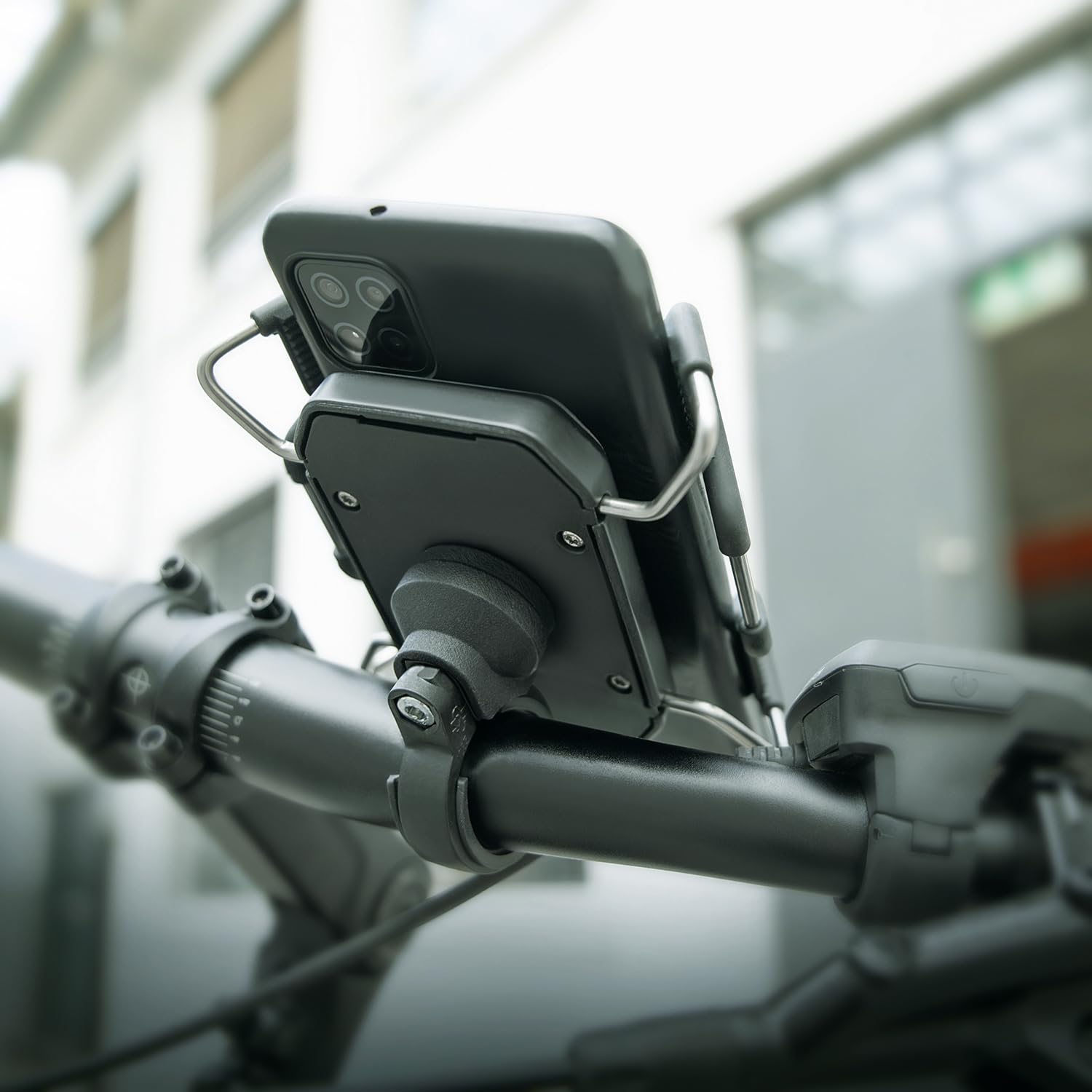 SKS GERMANY SMARTGRAB 360 Handyhalterung (Smartphone-Halter für den Lenker, automatische Klemmung durch Scherentechnik, 360° drehbar für Hoch- und Querformat, 20,5–35 mm Durchmesser, Made in Germany)