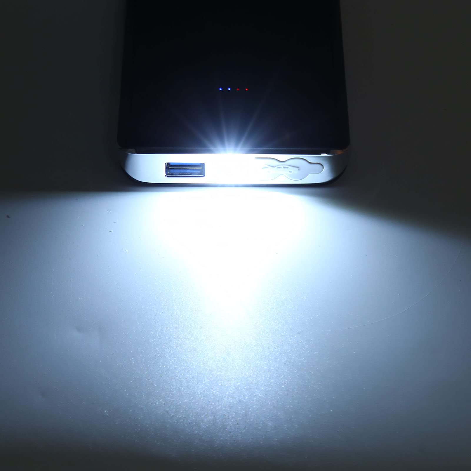 Démarreur de Démarrage 600 A Crête 8000 MAh, Booster de Démarrage de Batterie de Voiture Portable, Bloc d'alimentation Portable pour Moteurs jusqu'à 5,0 L à Gaz 2,5 L avec