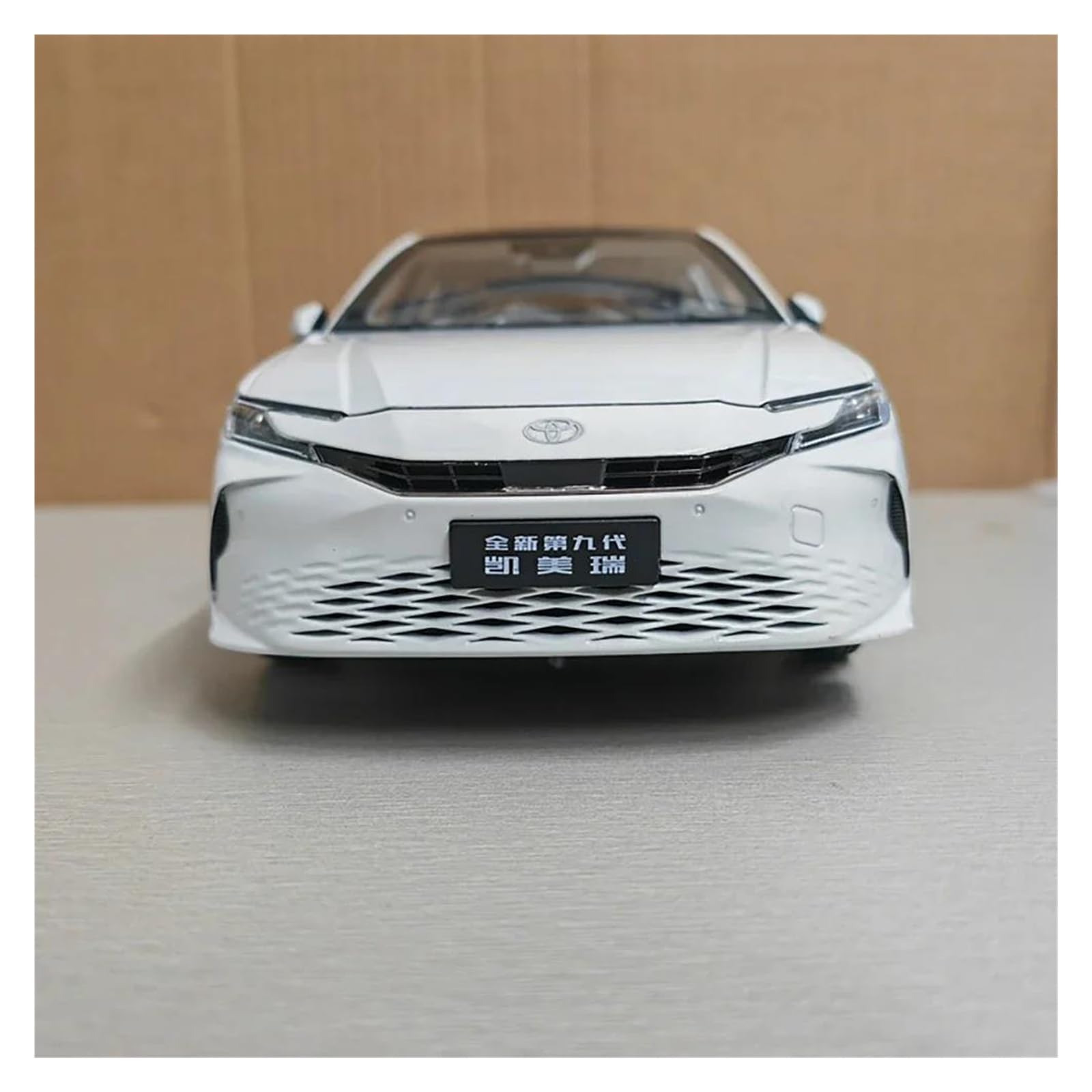Metallo Scala Replica 1 18 Per Camry 9a generazione 2024 Collezione statica modelli auto in lega di decorazioni per la casa Hobby Veicoli Giochi Set