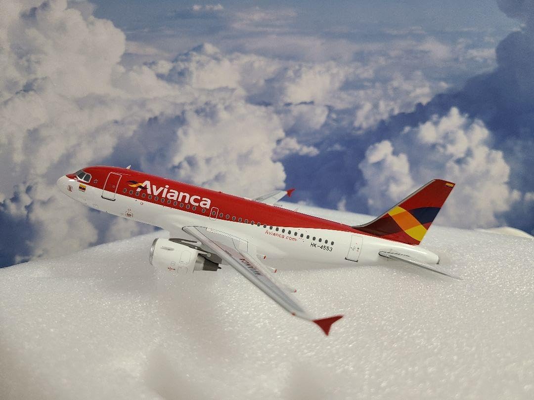 1/200 A319-112 アビアンカ航空 HK-4553 スタンド付属 1/200 A319-112