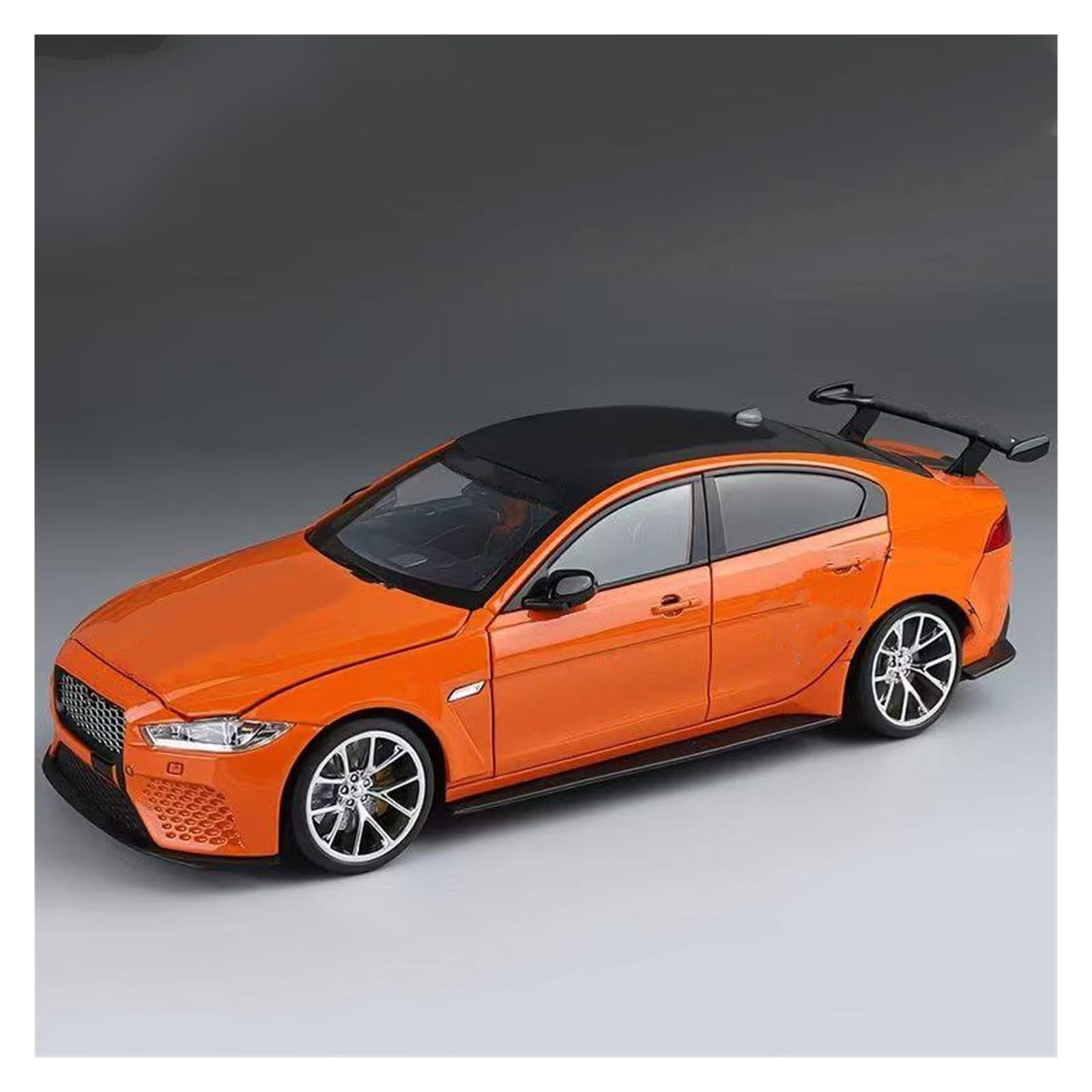 ONAIC Diecast Model 1:18 For Jaguar XE SV For Project 8 Diecast Alloy Model Vehicles