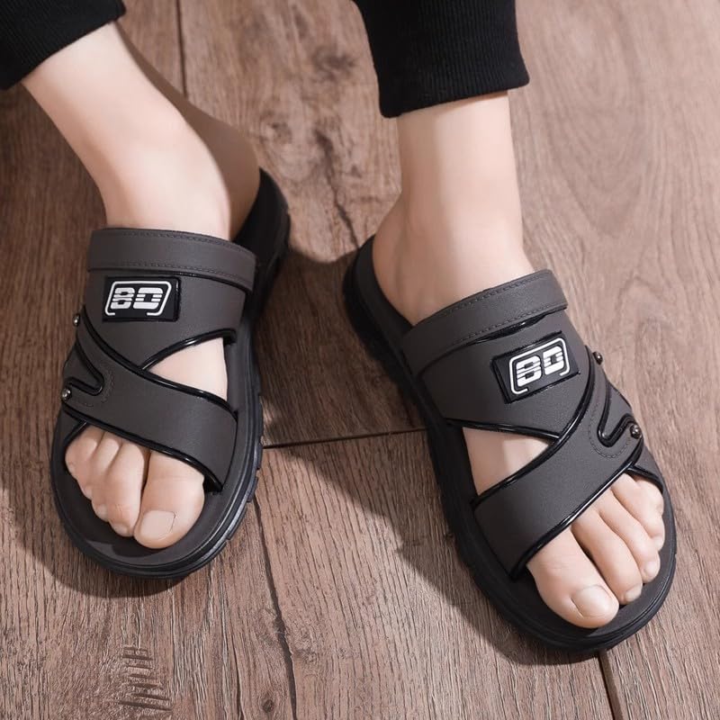 Men's sandals, breathable, anti-slip and durable, suitable for beach and outdoor casual wear.2
