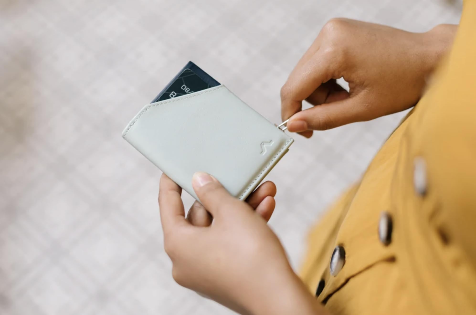 ROIK Cartera Monedero Billetera para Hombre o Mujer 100% Piel Vacuno, con Protección RFID, Ligera y pequeña, 9 Tarjetas, Billetes y Monedas - Zip Coin Cloud