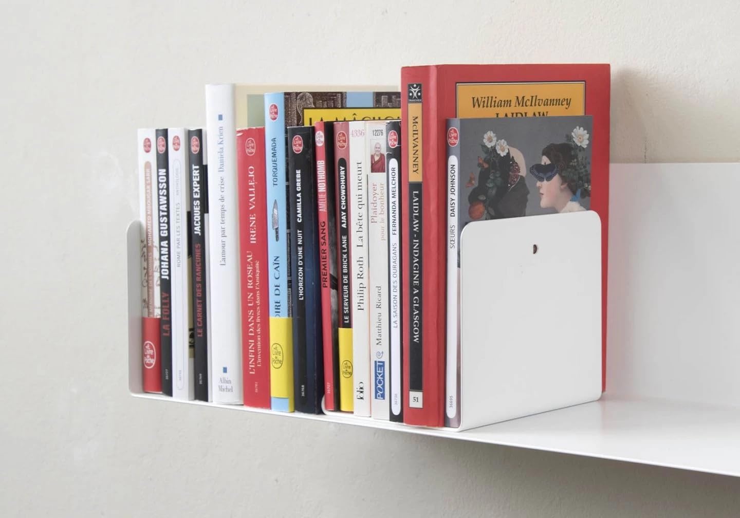 TEEbooks - Lot de 2 Serre-Livres Muraux Invisibles 12 x 12 cm Blanc | Cale Livres Design en Métal | Support Livre pour Bibliothèque et Étagère | Fixation Murale Discrète | Fabriqué en Italie