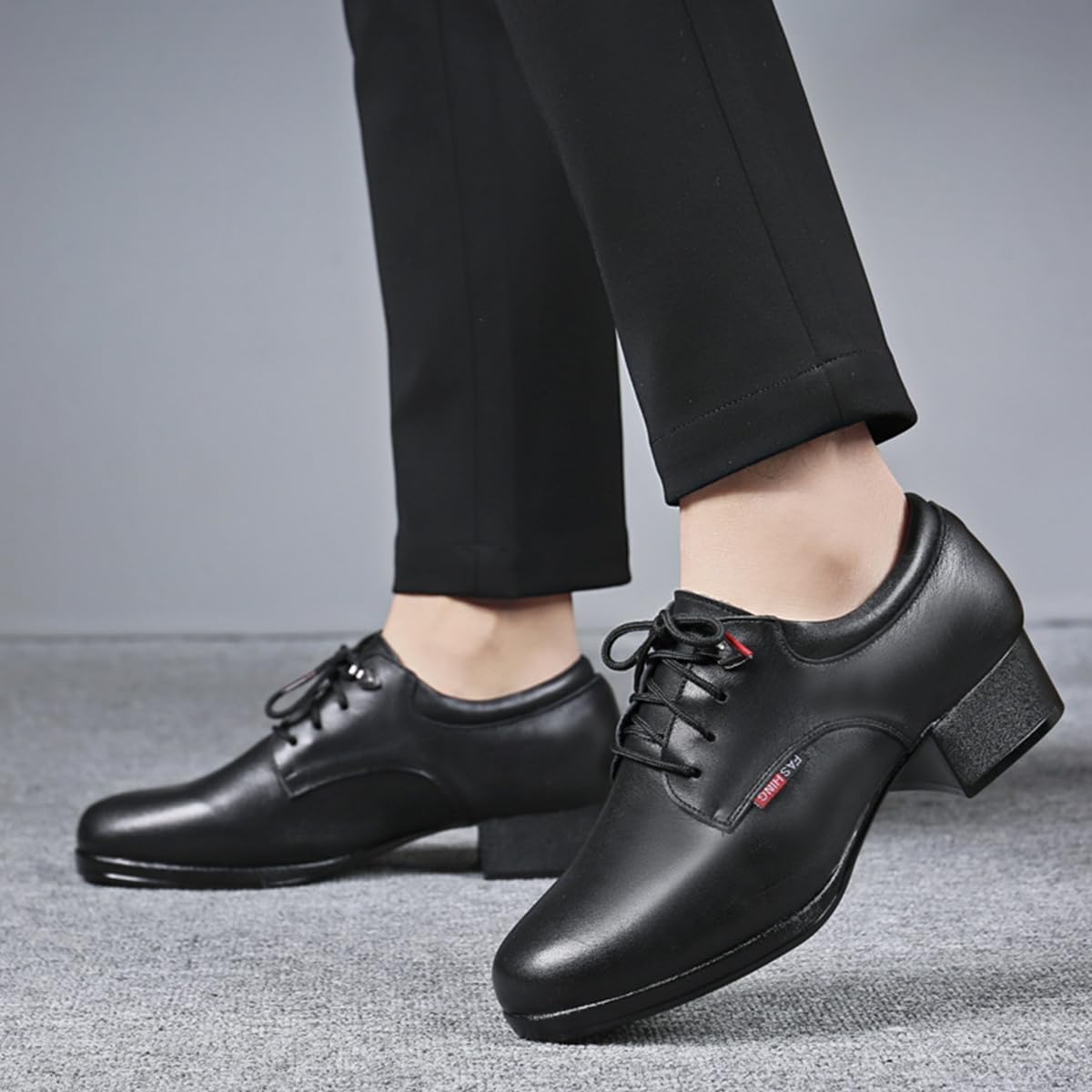 Men's Modern Dance Shoes Leather Latin Ballroom Tic Tap Character Party Dance Shoes Low Heel Soft Flexible for Stage Outdoor