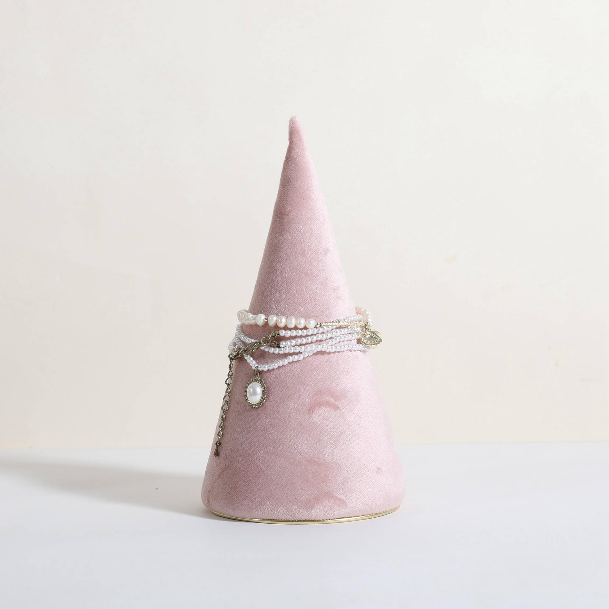 Gemeshou Pink Velvet Bracelet Display Stand For Selling, Jewelry Bangle Holder With Golden Base, Felt Bracelet Storage Organizer For Nightstand Home Decor【Bracelet Holder-】