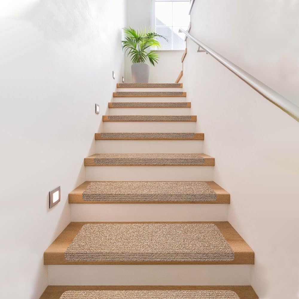 吸着階段マット 折り曲げ付階段マット 70X22cm 【15枚入り】階段用ステップマット 滑り止めマット 階段クッション 階段カーペットマット 階段カーペット 階段滑り止めマット 防音 キズ防止 防寒 ずれない 転倒防止 カットOK 洗える ペット シニア 足腰負担軽減 安全対策 四季通用