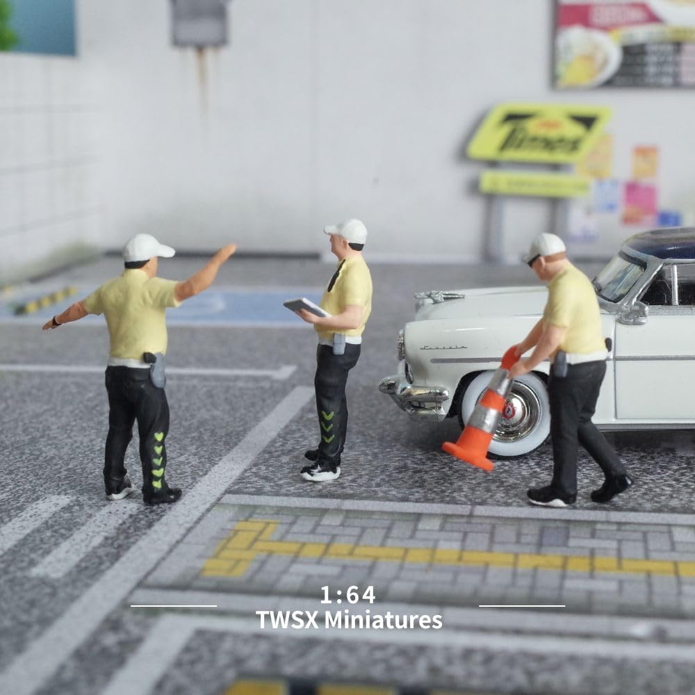 Traffic Police Officers Enforcing The Law 3pcs, 1:64 Scale, Transportation, Miniature Models, Suitable for DIY Landscapes, Creative Scenes, Matching and Macro Photography