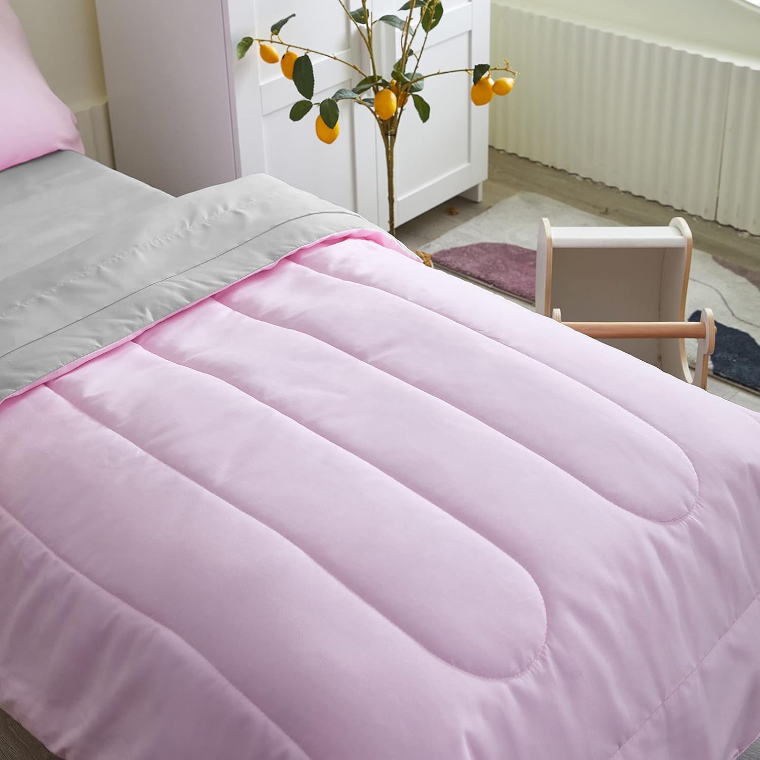 UOZZI BEDDING 4 Pieces Toddler Bedding Set Ultra Soft and Breathable Toddler Sheet Set - Includes Comforter, Flat Sheet, Fitted Sheet and Pillowcase - Pink & Gray