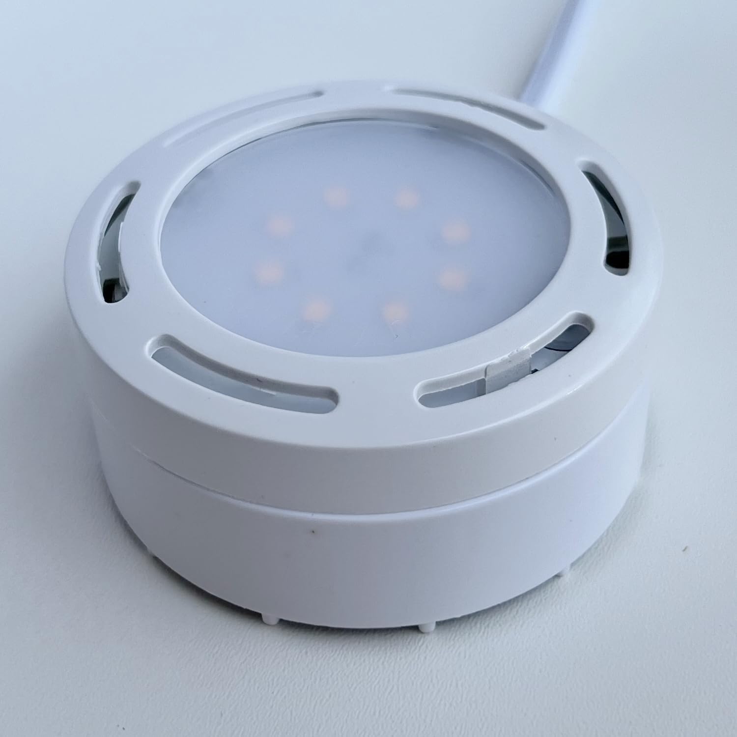 Under Counter Puck Light 120V 4W LED Plug-in (Single) White