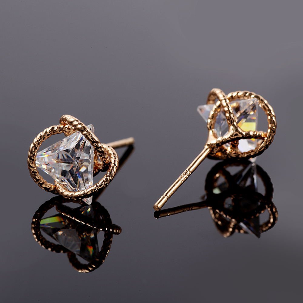 Aretes de tuerca de circonita cúbica con triángulo geométrico para mujer, latón chapado en oro,, Cristal, Circonia cúbica 3