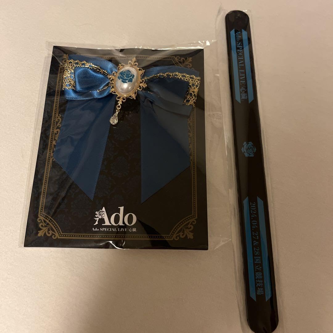 Amazon.co.jp: Ado 心臓 SS席特典 ブローチ & リストバンド