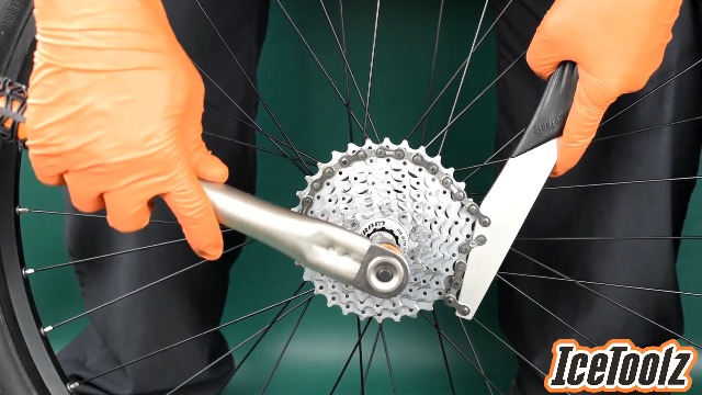 Amazon.com : IceToolz Cassette Lockring Removal Tool with Guiding