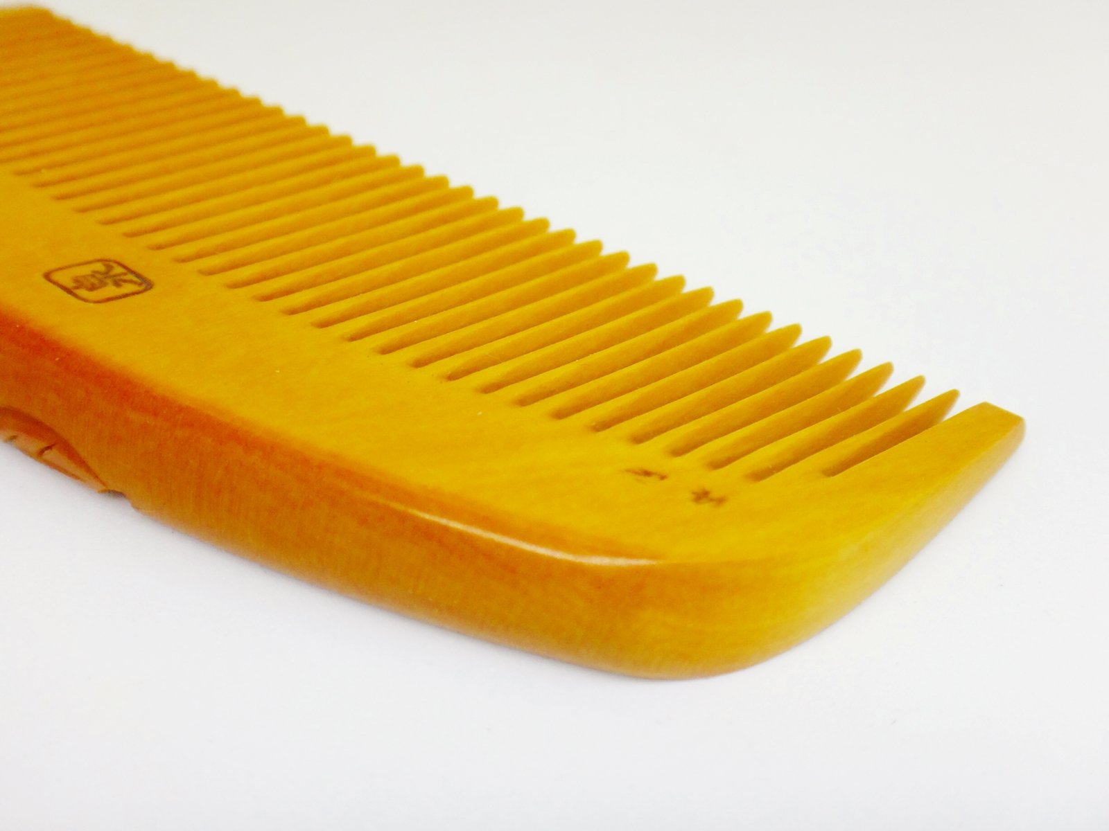 Amazon | 本つげ櫛 解櫛3寸3分 (桜（さくら）彫刻, 櫛ケース【赤