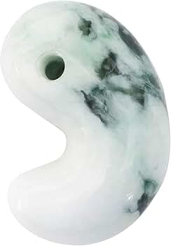 Amazon | 新宿銀の蔵 縦 約3cm ミャンマー産 翡翠 勾玉 天然石