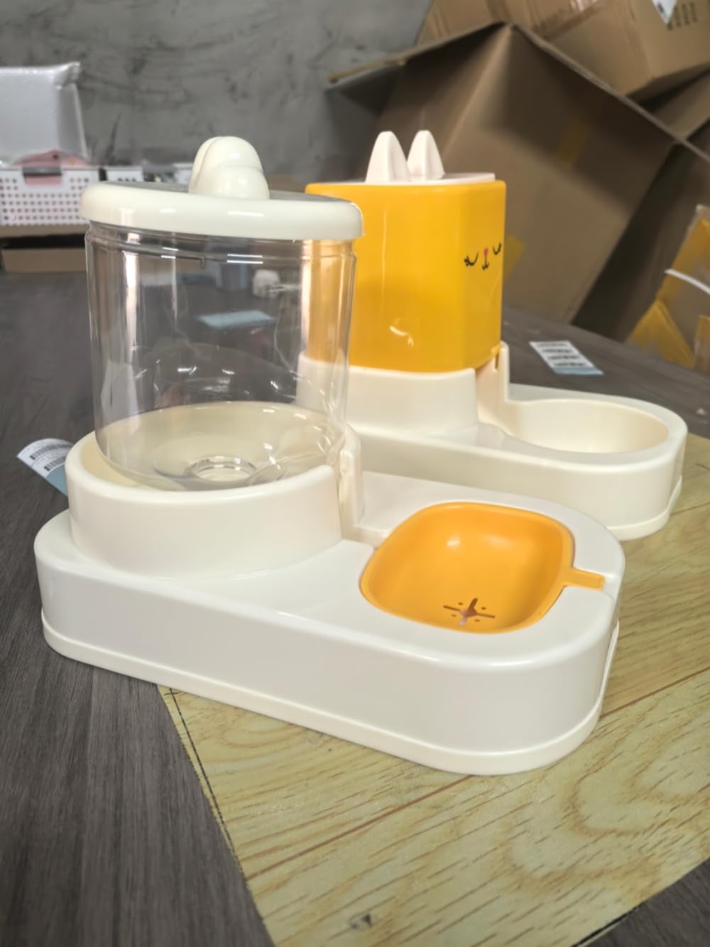 dispenser crocchette gatto,distributore cibo gatti, dispenser di cibo e irrigazione, 2 ciotole con erogatore d'acqua 2,2 l + 1,8 l (giallo)