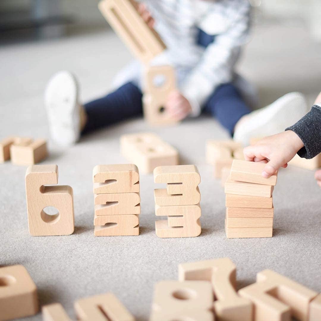 Brandneues SumBlox Original Basic Set - 76 große Holzbausteine aus massiver Buche mit 80 Aktivitätskarten in Deutsch - Lernen durch Spielen, hervorragende Montessori Lernressourcen