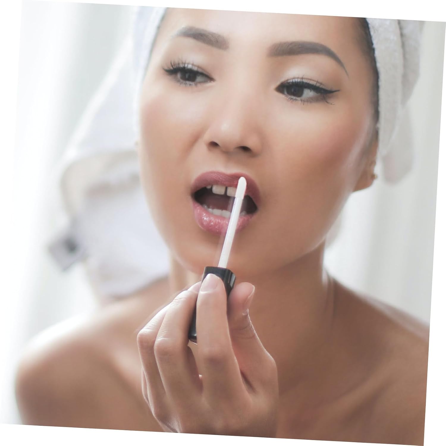 300pcs Disposible Lipstick Brush Heads Flocking Lip Brush Replacement for Makeup Cleaning