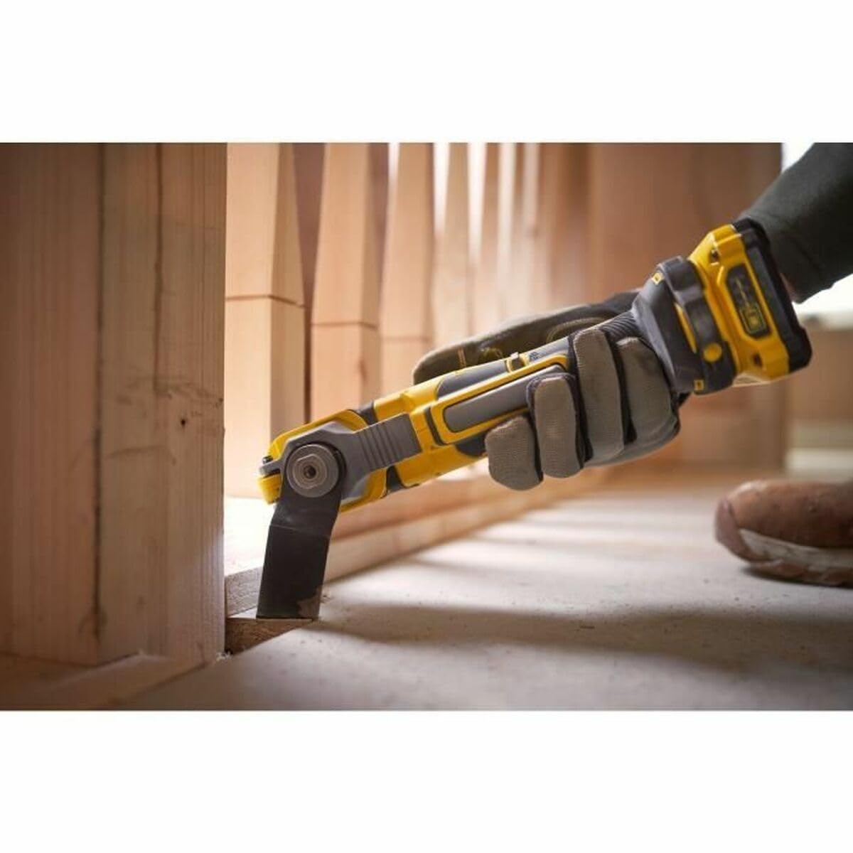 STANLEY Produkt Multi-Herramienta Oscilante BRUSHLESS V20 Li-Ion 18V, velocidad variable 0-19.000 opm, ángulo de oscilación 1.6°/3.2°. Incluye 14 accesorios. Sin cargador/batería