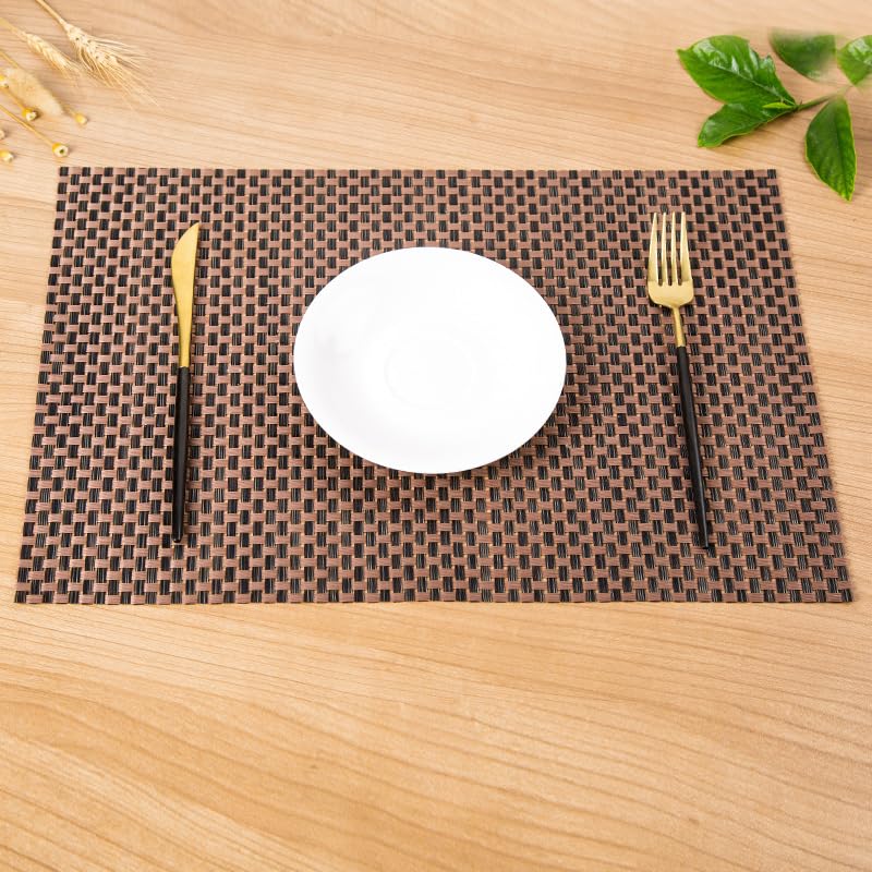 Sets de table en PVC contre les taches et les assiettes qui glissent grâce au lot de 12 tapis