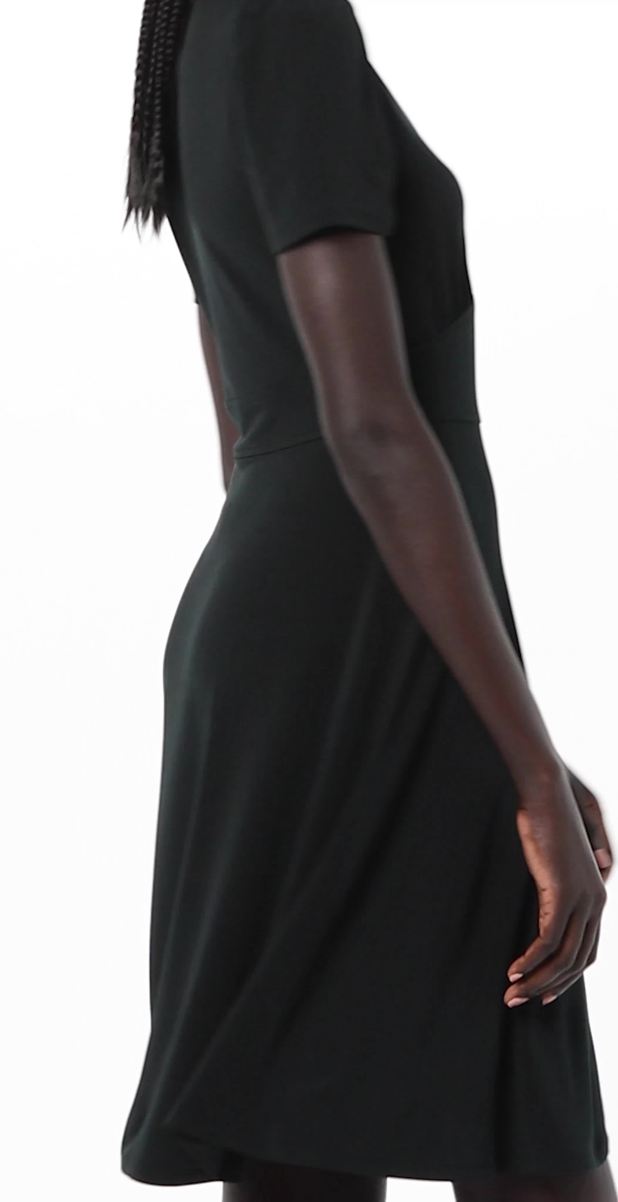 Amazon.com: Amazon Essentials Women's Short Sleeve V-Neck Gathered Fit and Flare  Dress, -Black, X-Small : Clothing, Shoes & Jewelry