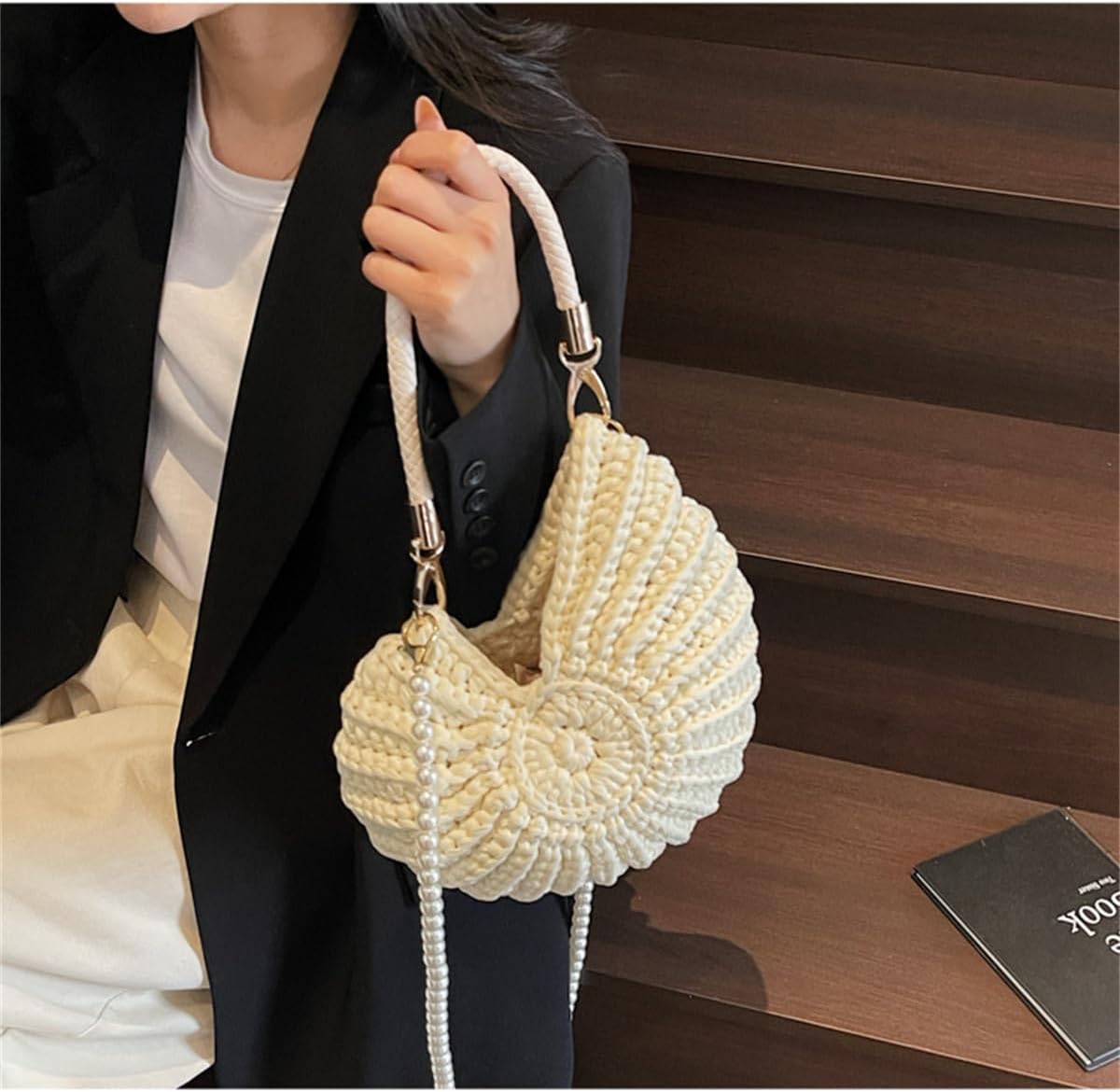 Conch/Shell Shoulder Handbag,Handwoven Fashion Seashell Bag,Stylish & Unique Boho Clutch with Pearl Strap