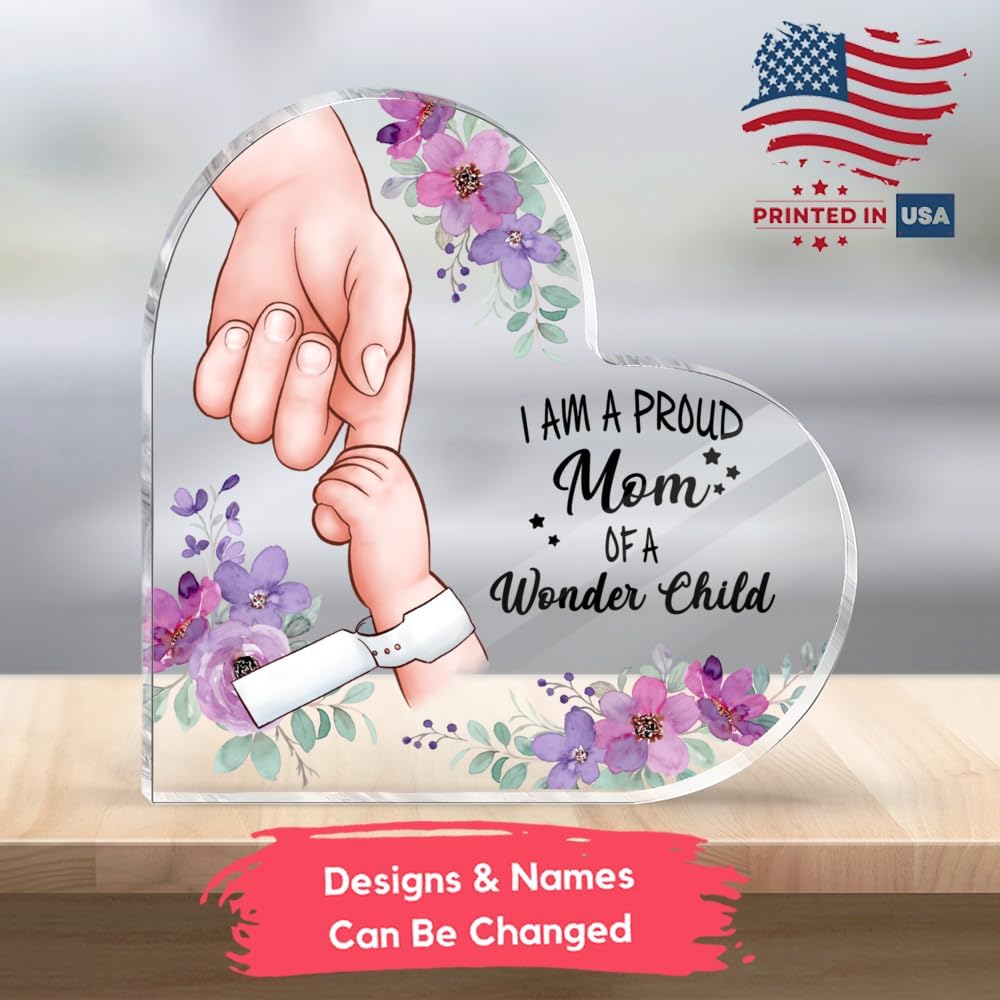 GOSSBY Plaque - I am a proud Mom of Wonder Child Gift for Mom from Daughters, Heart-shaped Acrylic Plaque, Transparent Desktop Home Decor, Gift from Daughter to Mom with Avatars, Mother Daughter Gift