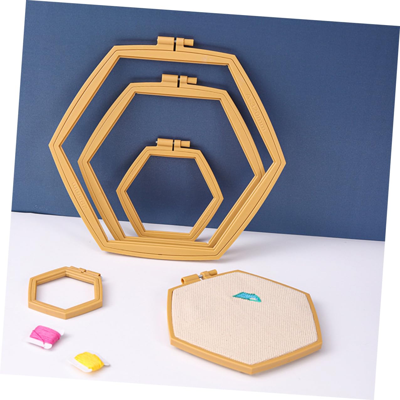 BELLIFFY Aros de Bordado Ajustables de Abs Reutilizables para Punto de Cruz y Quilting, Pack de 4 Piezas Diseño Simple y Creativo para Amantes del DIY