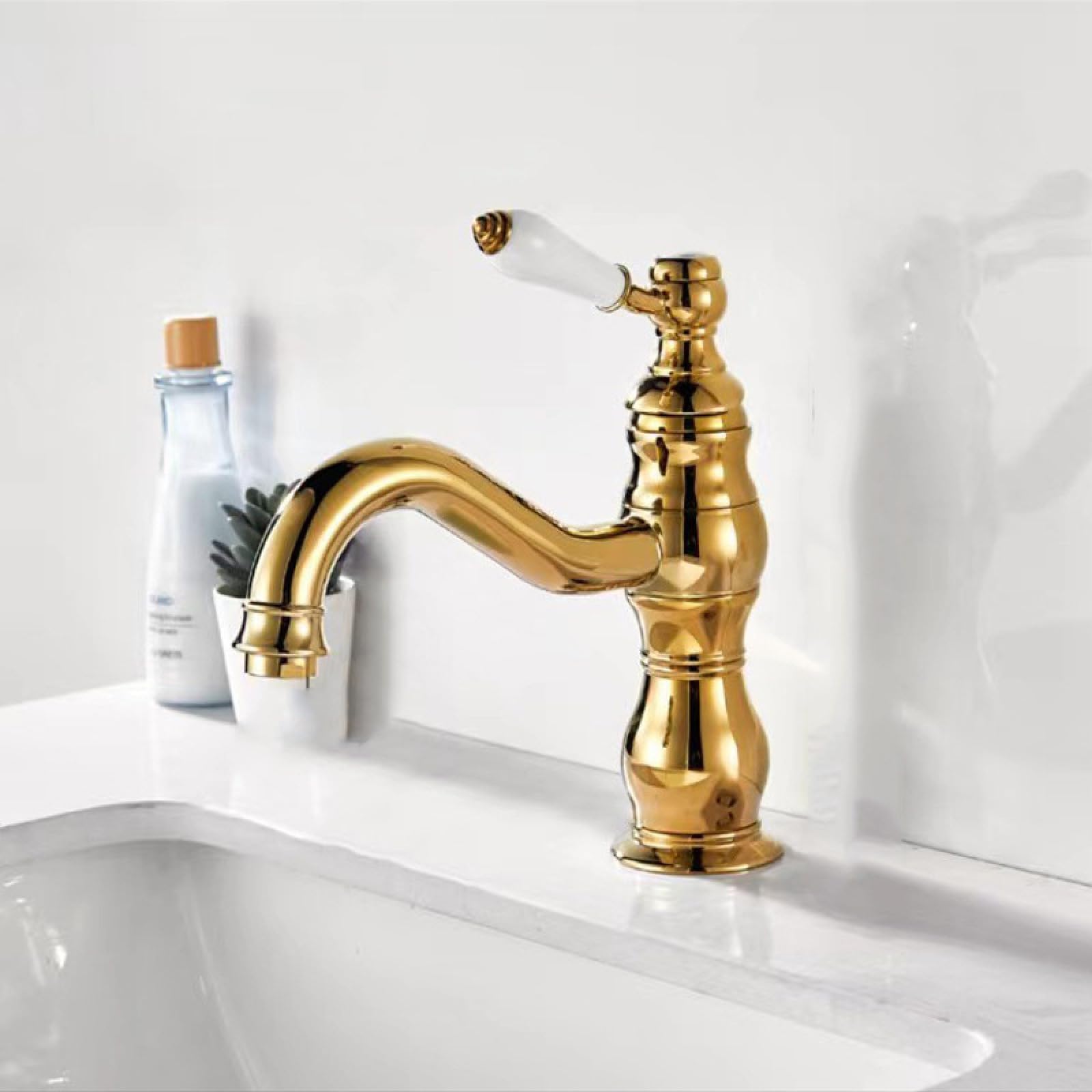 La maniglia in ceramica interamente in rame per rubinetti dell'acqua calda e fredda è dorata