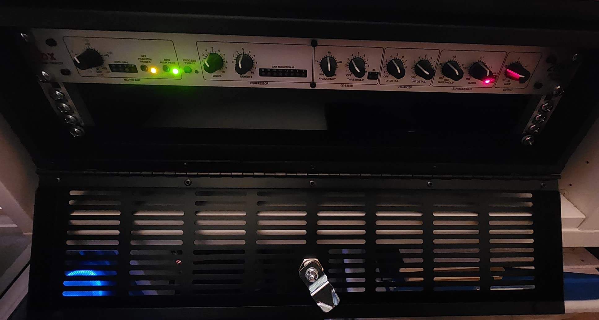 StarTech.com 3U Rack Mount Security Cover - Hinged Locking Rack Panel ...