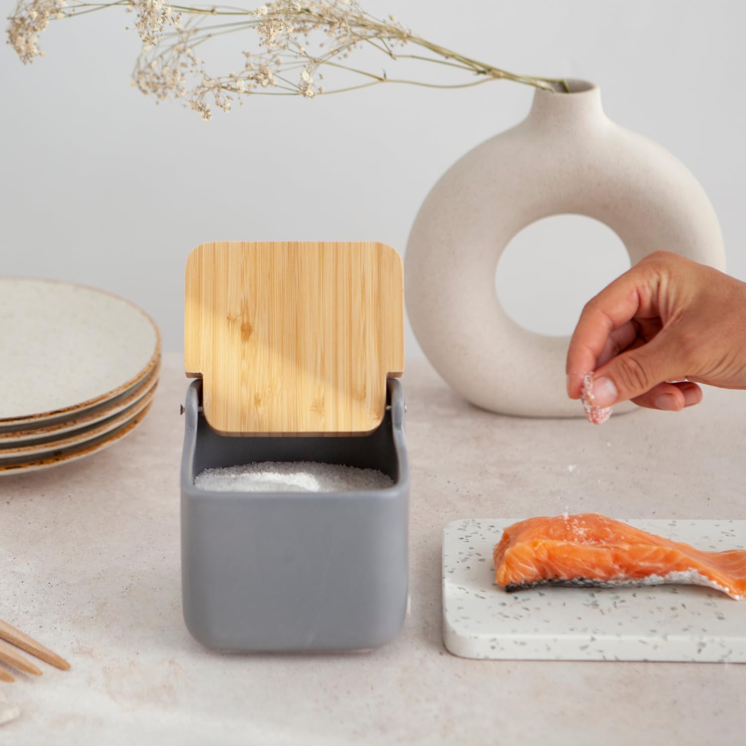 Pot à Sel KOOK TIME - Céramique Noire Avec Couvercle Bambou - 11.5x11.5x11.5cm - Pour Cuisine