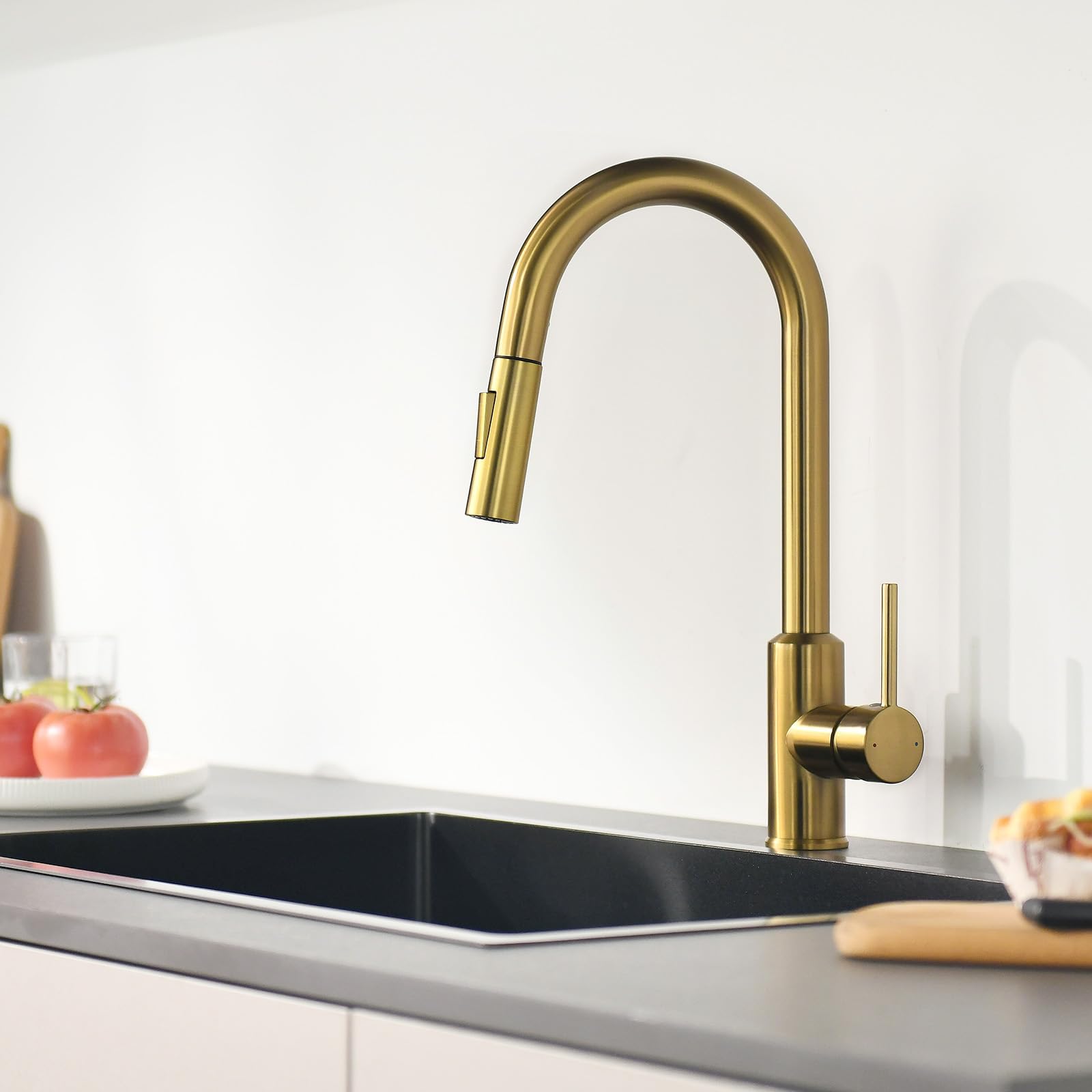 KeeGone Kitchen Tap, Kitchen Mixer tap with Pull-Out Spray, Pull Down Kitchen Sink Mixer Taps Faucet High Arc 360° swivelling Two Modes Gold