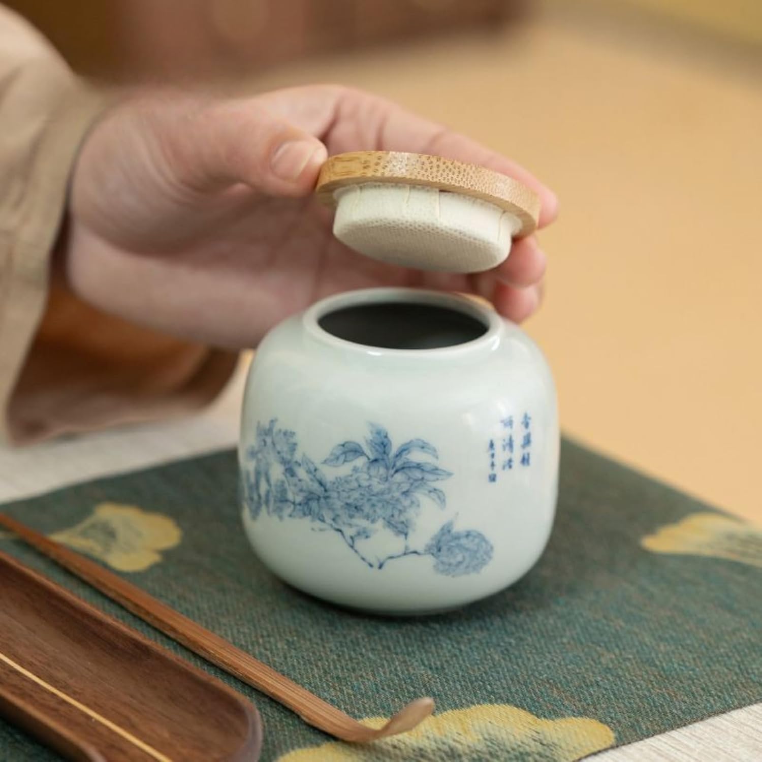 Antique-style Ceramics Tea Canister, 200ml 6.8oz, Portable Mini Sealed Jar Storage Jar